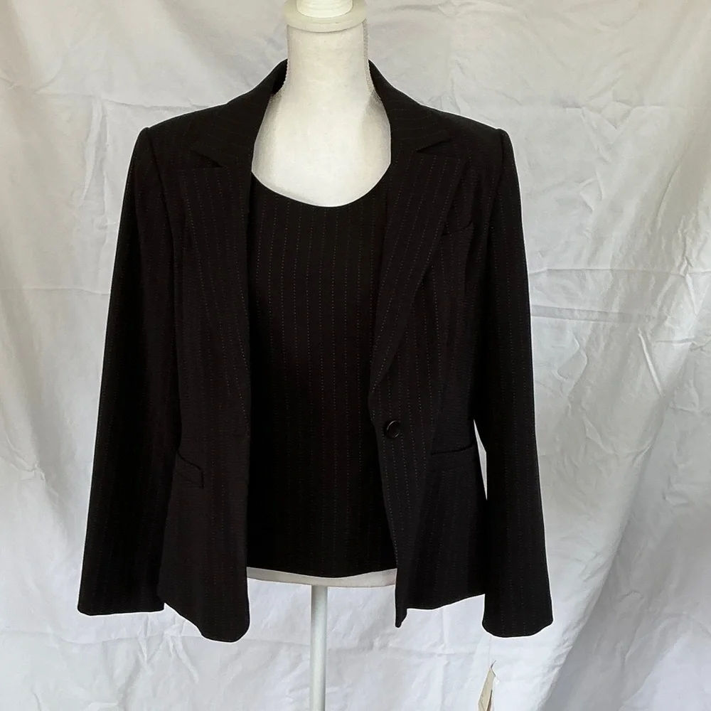 Three Piece Liz Claiborne Black Suit with Pink Pinstripes and Pink Lining - Picture 11 of 15